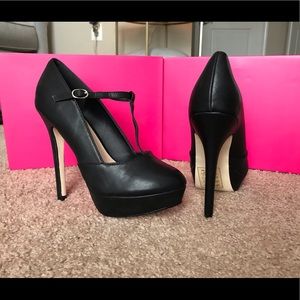 Black Leather Platform Pumps NEVER WORN